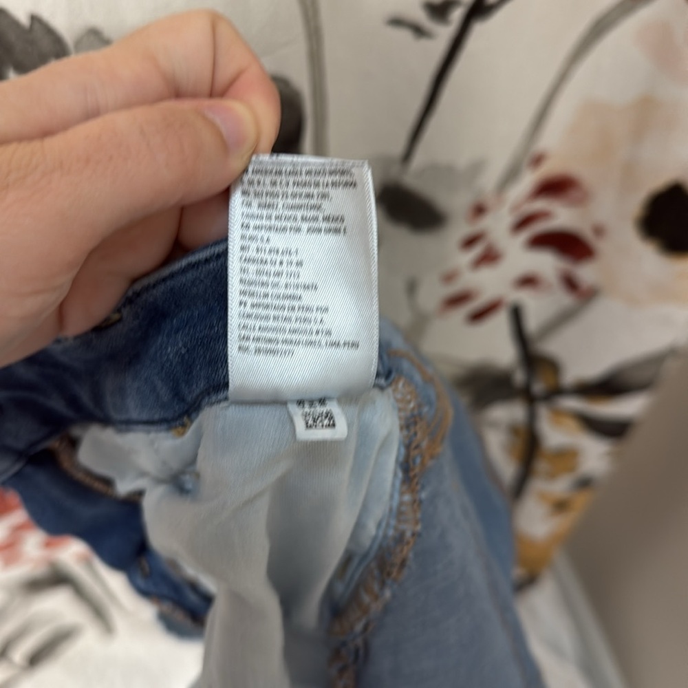 Women’s American Eagle Outfitters Curvy Hi-Rise Jegging Distressed Jean. 4 Short - Picture 11 of 14